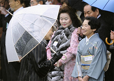 皇室御用達ビニール傘 園遊会 縁結(えんゆう) ゴールド